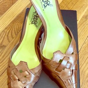 Carlos Strut,  mule in honey leather, 8.5